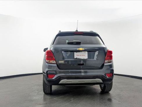 Used 2021 Chevrolet Trax LT w/ Premium Seat Package FWD image 7