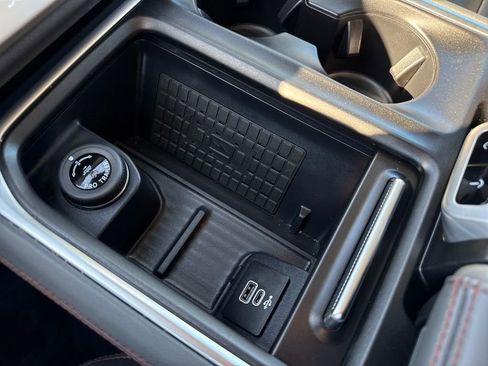 Used 2025 Ford Expedition Active image 24