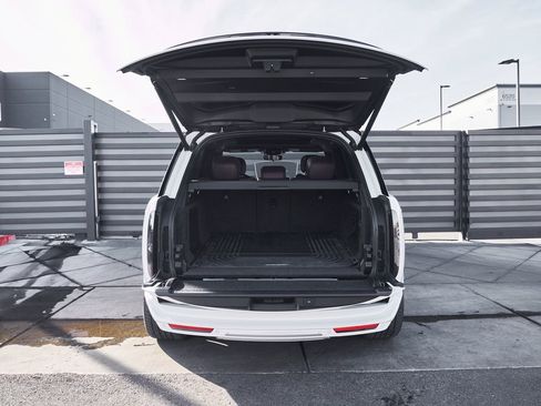 Used 2025 Land Rover Range Rover SE image 14