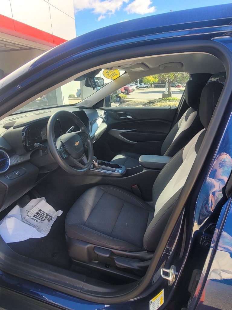 Used 2024 Chevrolet Trax LS w/ LS Convenience Package FWD image 26