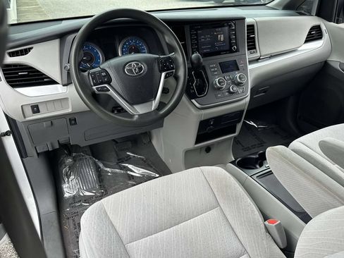 Used 2020 Toyota Sienna LE FWD image 16