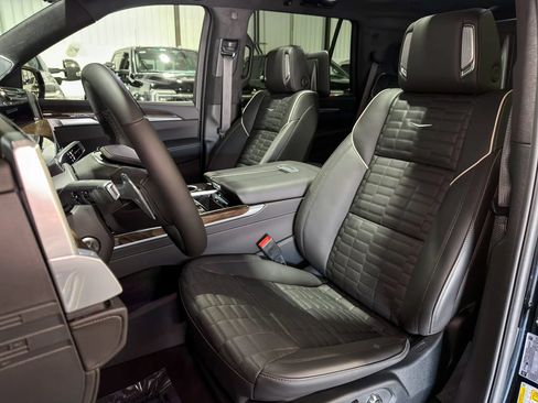 Used 2026 Cadillac Escalade Platinum Sport w/ LPO, ONYX Package AWD/4WD image 18