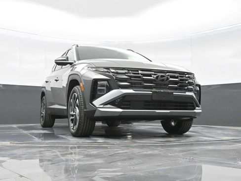 Used 2025 Hyundai Tucson Limited image 24