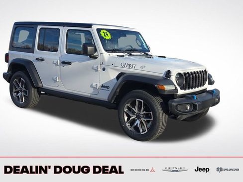 Used 2024 Jeep Wrangler Unlimited w/ LED Headlamp & Fog Lamp Group AWD/4WD image 8