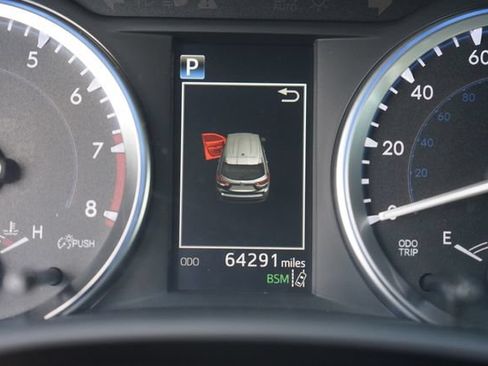 Used 2017 Toyota Highlander XLE FWD image 26