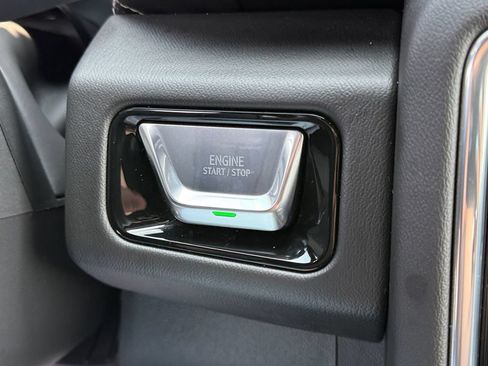 Used 2025 GMC Yukon Denali w/ Sun & Power Step Package AWD/4WD image 34