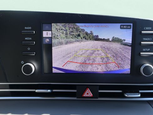Used 2024 Hyundai Elantra SE FWD image 10