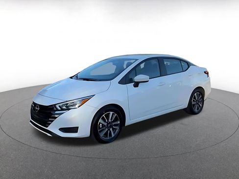 Used 2025 Nissan Versa SV image 8