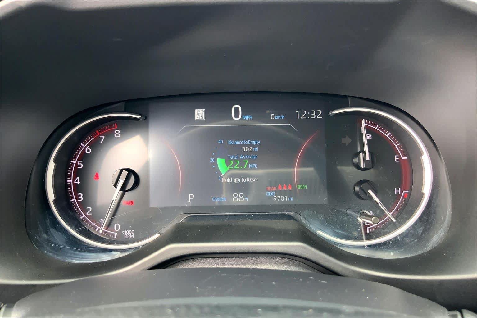 Used 2025 Toyota RAV4 XLE w/ Convenience Package FWD image 25