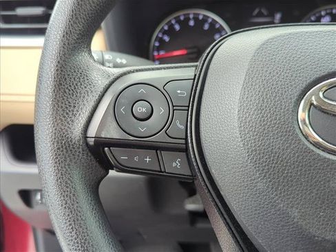 Used 2021 Toyota RAV4 LE FWD image 13