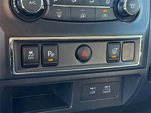 Used 2022 Nissan Titan SV image 24