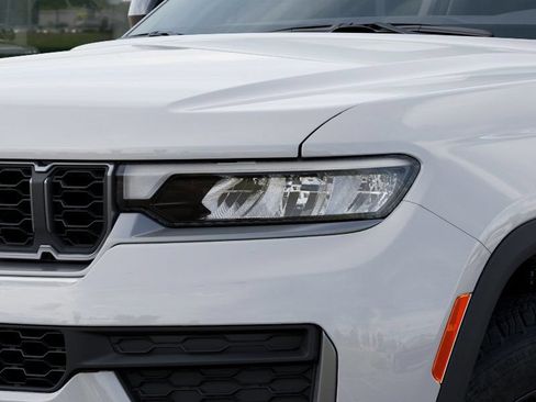 New 2026 Jeep Grand Cherokee Altitude AWD/4WD image 10