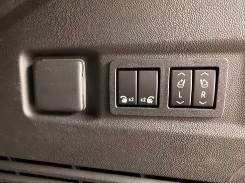 Used 2021 GMC Yukon AT4 w/ Rear Media and Nav Package AWD/4WD image 11