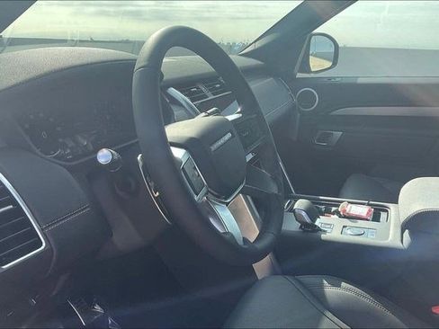 New 2026 Land Rover Discovery Limited Edition image 7