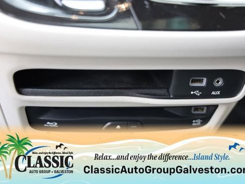 Used 2019 Chrysler Pacifica Touring-L Plus FWD image 24
