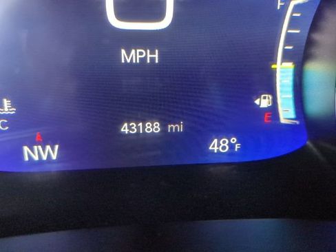 Used 2025 Chrysler Pacifica Limited FWD image 20