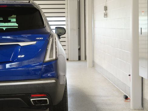 Used 2023 Cadillac XT5 Sportv w/ Technology Package AWD/4WD image 10