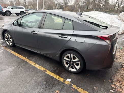 Used 2016 Toyota Prius Four Touring image 7