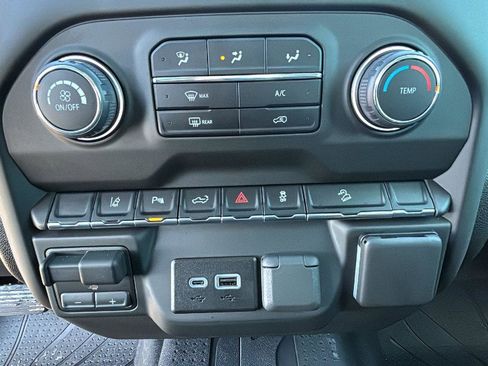 Used 2025 GMC Sierra 1500 Elevation image 19