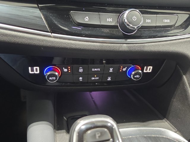 Used 2020 Buick Enclave Essence AWD/4WD image 17
