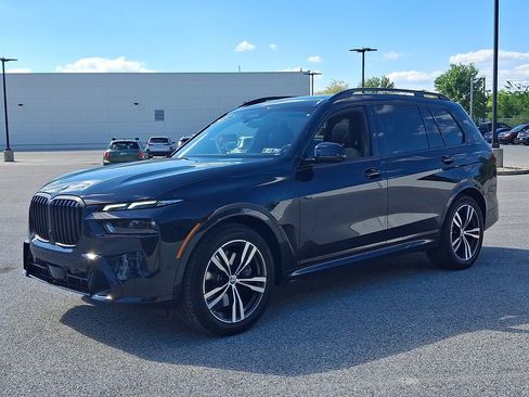 Used 2025 BMW X7 xDrive40i w/ M Sport Package AWD/4WD image 3