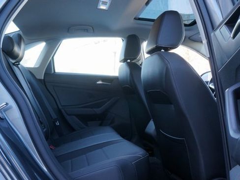 Certified 2023 Volkswagen Jetta SE w/ Panoramic Sunroof Package image 47