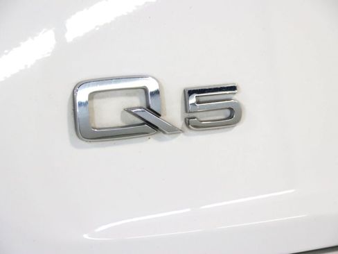 Used 2019 Audi Q5 2.0T Premium Plus w/ Premium Plus Package AWD/4WD image 12