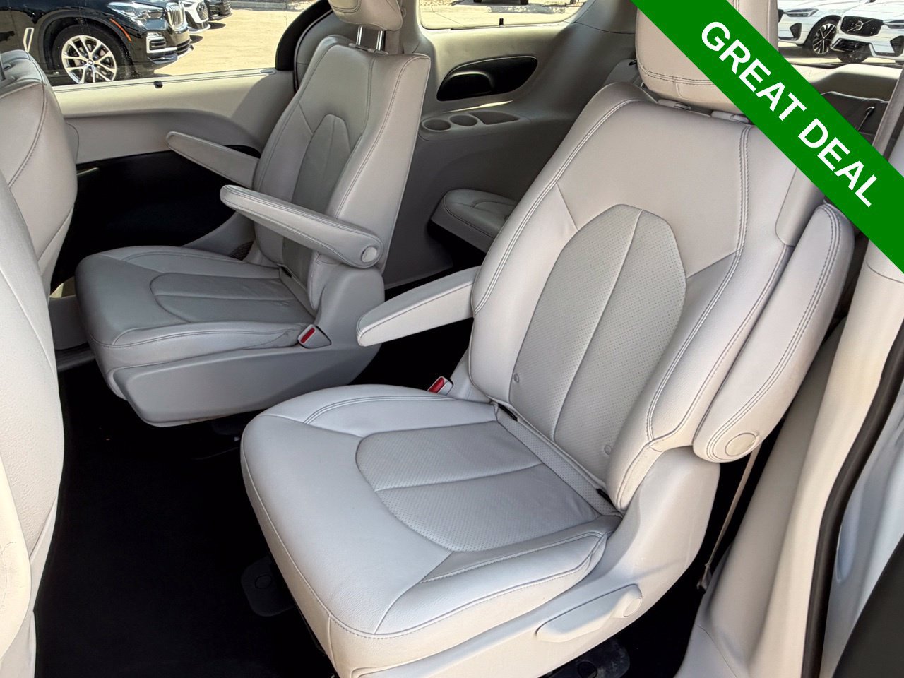 Used 2018 Chrysler Pacifica Touring-L FWD image 37