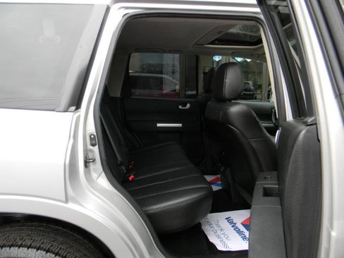 Used 2011 Mitsubishi Endeavor SE image 14