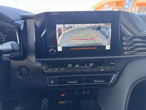 Used 2025 Toyota Camry SE image 20