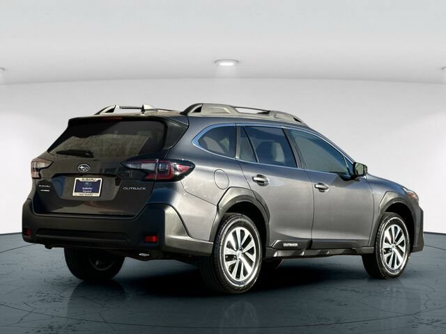 Used 2024 Subaru Outback Premium AWD/4WD image 6
