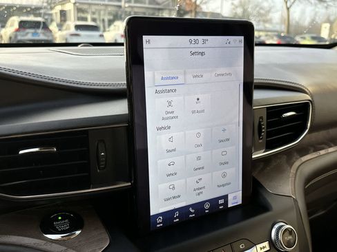 Used 2020 Ford Explorer Platinum w/ Premium Technology Package image 23