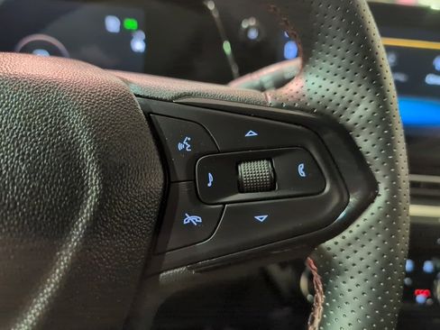 Used 2025 Chevrolet Trax RS w/ Driver Confidence Package image 13