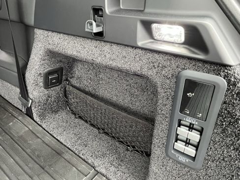 Used 2025 Land Rover Range Rover Long Wheelbase SE image 29