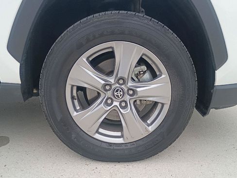 Used 2024 Toyota RAV4 XLE FWD image 21