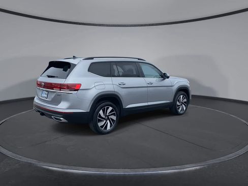 Used 2025 Volkswagen Atlas SE image 8