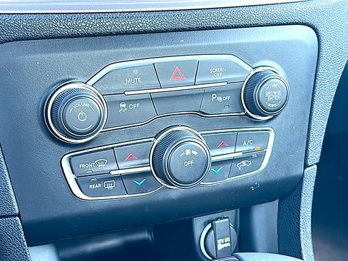 Used 2023 Dodge Charger SXT image 32