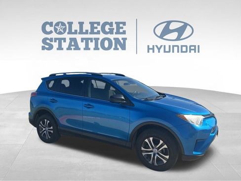Used 2017 Toyota RAV4 LE image 5