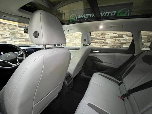 Used 2022 Volkswagen Taos SE w/ Panoramic Sunroof Package AWD/4WD image 32