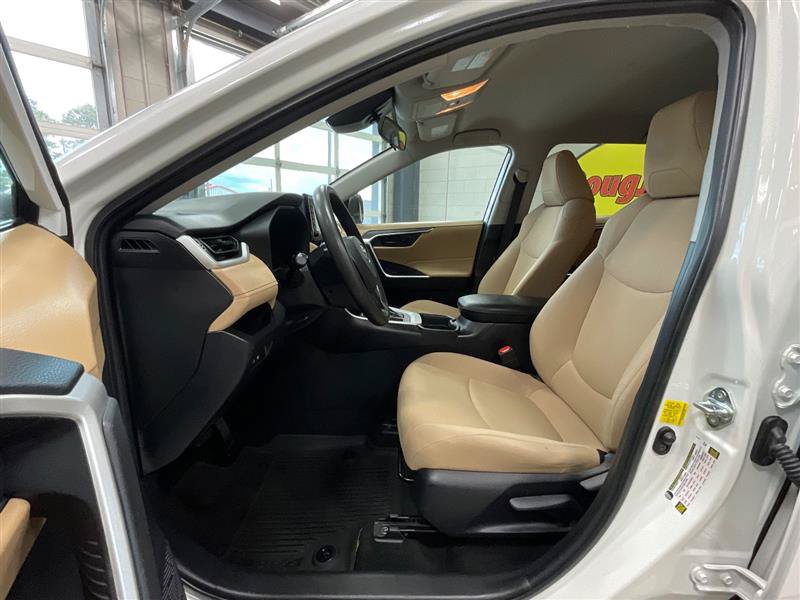 Used 2021 Toyota RAV4 LE FWD image 8