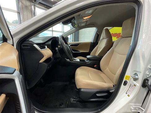 Used 2021 Toyota RAV4 LE FWD image 8
