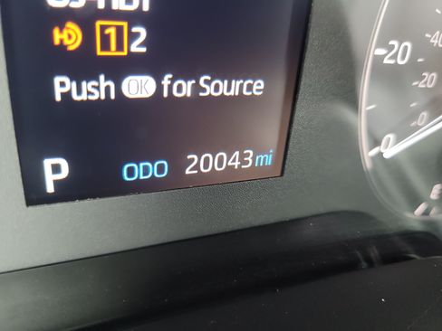 Used 2025 Toyota Corolla LE FWD image 32