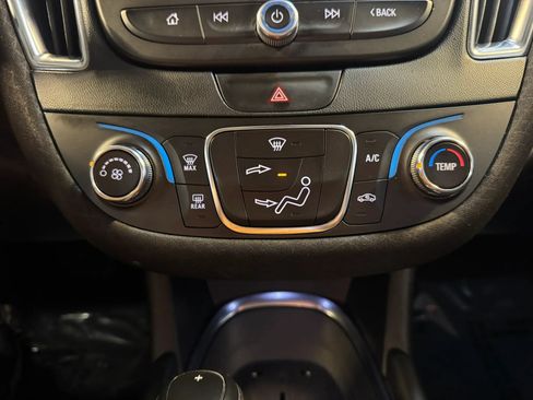 Used 2017 Chevrolet Malibu LT FWD image 15