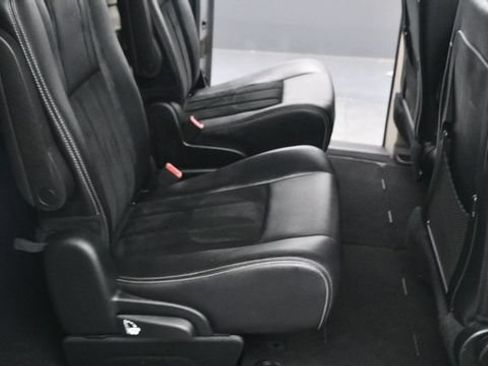 Used 2018 Dodge Grand Caravan SXT FWD image 15