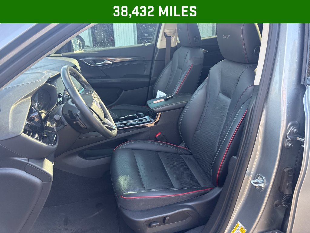 Used 2023 Buick Envision Essence w/ Technology Package I AWD/4WD image 4
