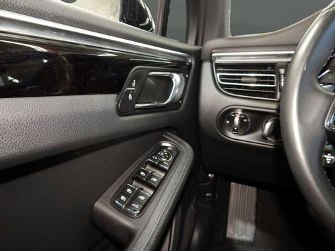 Used 2022 Porsche Macan image 22