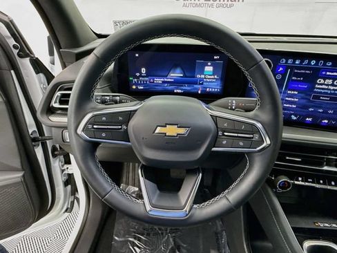 Used 2025 Chevrolet Traverse LT w/ LPO, Floor Liner Package FWD image 12