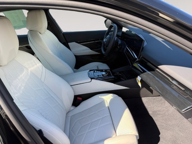 Certified 2026 BMW 530i xDrive w/ Premium Package AWD/4WD image 15