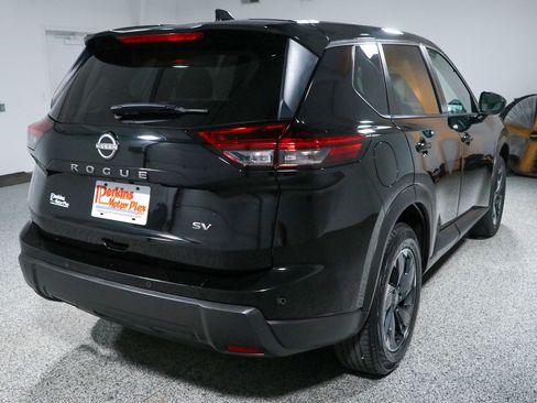 Used 2024 Nissan Rogue SV FWD image 7