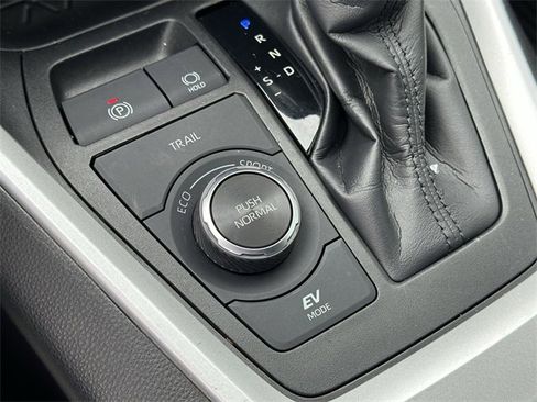 Certified 2021 Toyota RAV4 XLE image 22
